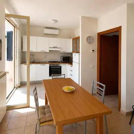 Casa Regina Con Giardino - Mytouristhome * Sarzana