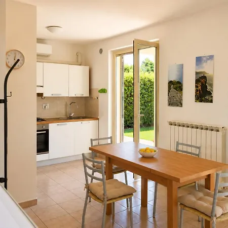 Casa Regina Con Giardino - Mytouristhome Daire Sarzana