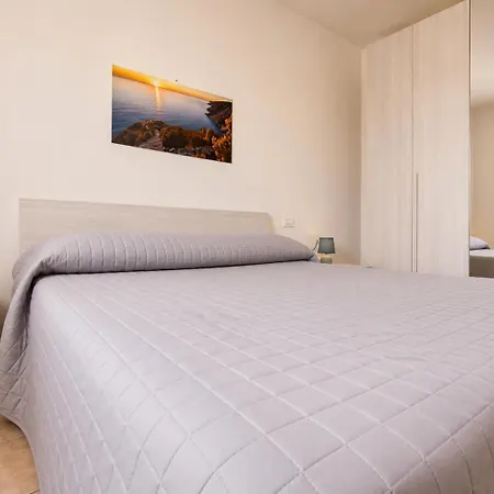 Casa Regina Con Giardino - Mytouristhome * Sarzana